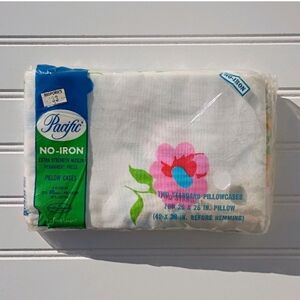 Vintage Pacific Pillowcases Standard Daisy 1970s Floral Made in USA NEW Pair